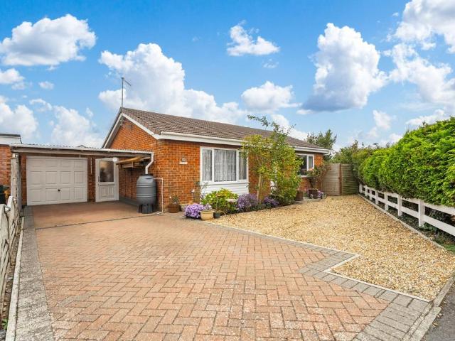 2 bedroom detached bungalow for sale