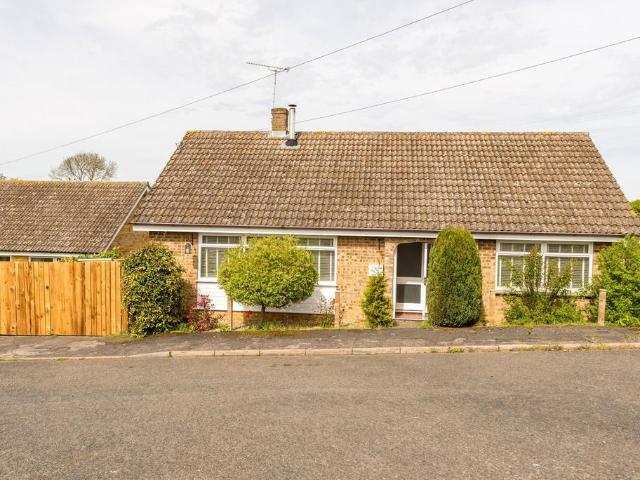 2 bedroom detached bungalow for sale