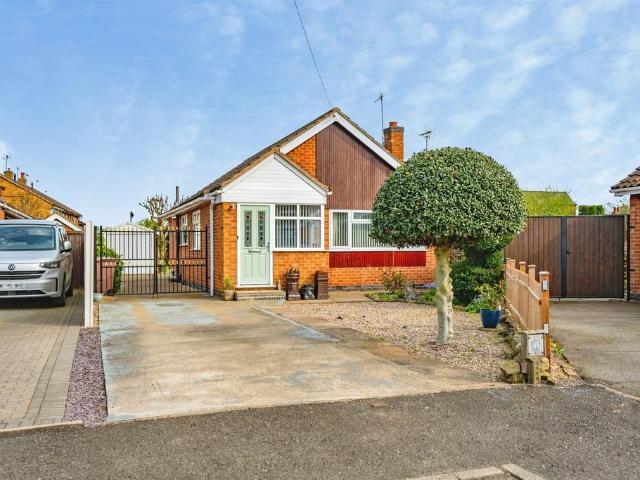 2 bedroom detached bungalow for sale