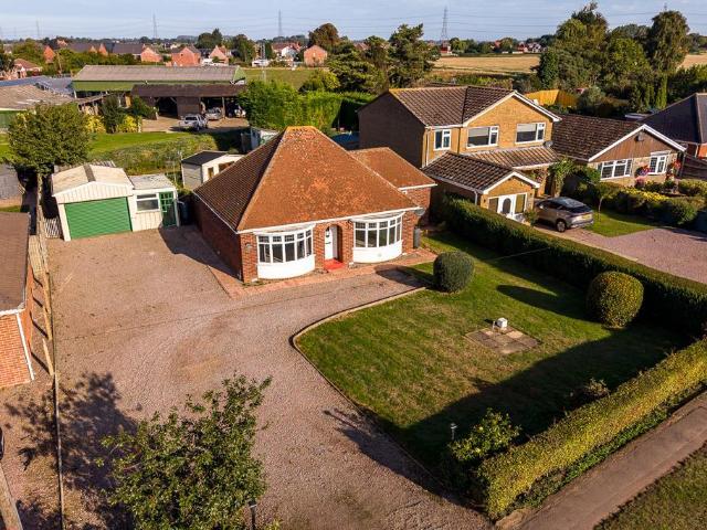 2 bedroom detached bungalow for sale