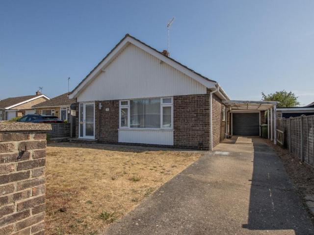 2 bedroom detached bungalow for sale