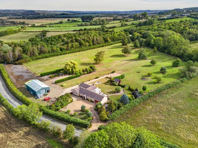 2 bedroom detached bungalow for sale