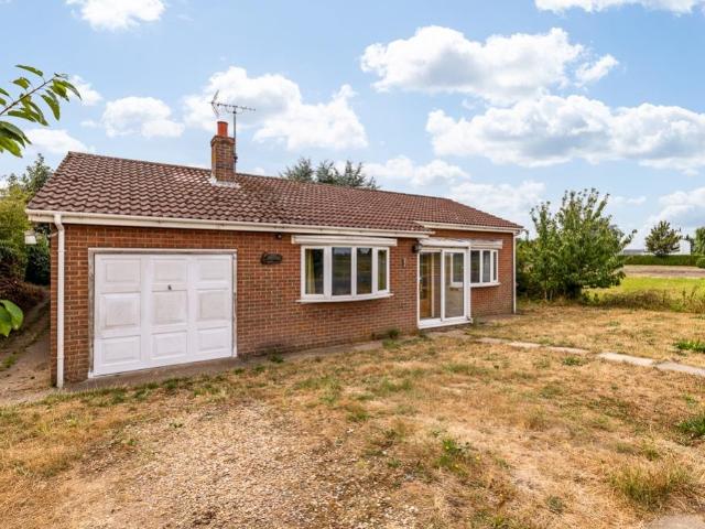 2 bedroom detached bungalow for sale