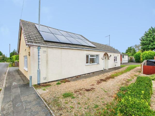 2 bedroom detached bungalow for sale