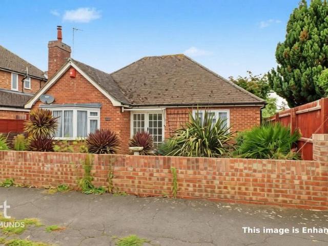 2 bedroom detached bungalow for sale