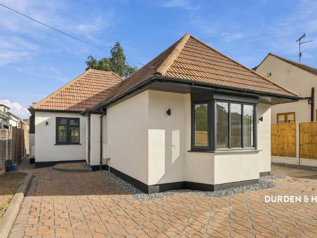 2 bedroom detached bungalow for sale