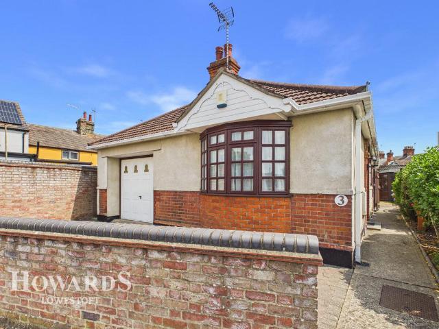 2 bedroom detached bungalow for sale