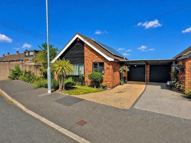 2 bedroom detached bungalow for sale