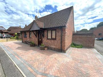 2 bedroom detached bungalow for sale
