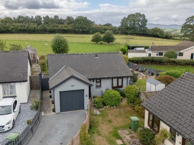 2 bedroom detached bungalow for sale