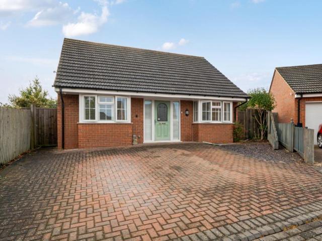 2 bedroom detached bungalow for sale