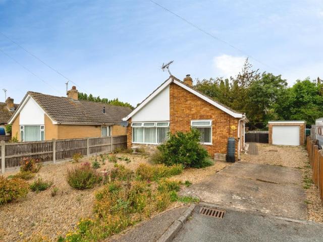 2 bedroom detached bungalow for sale