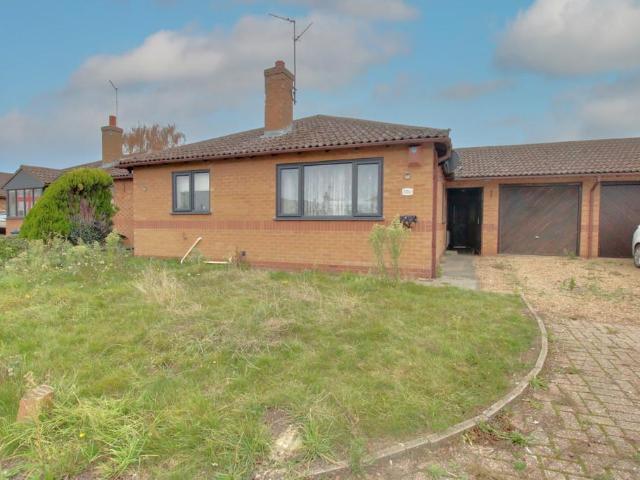2 bedroom detached bungalow for sale