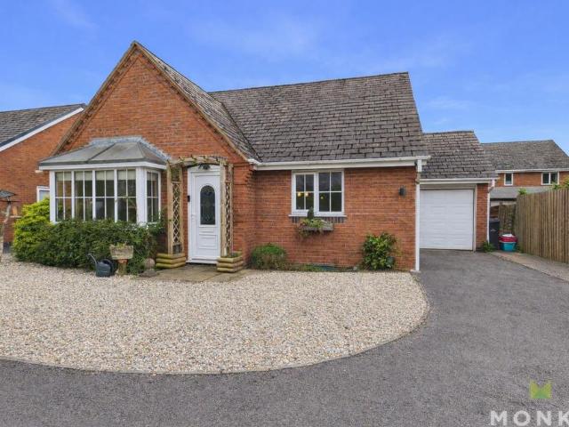 2 bedroom detached bungalow for sale