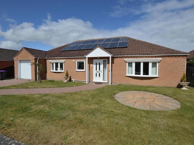 2 bedroom detached bungalow for sale