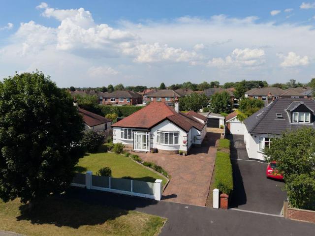 2 bedroom detached bungalow for sale