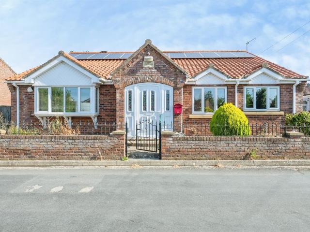 2 bedroom detached bungalow for sale
