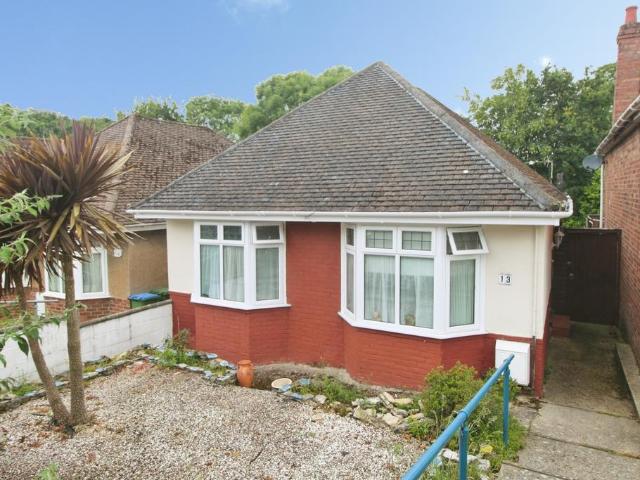 2 bedroom detached bungalow for sale