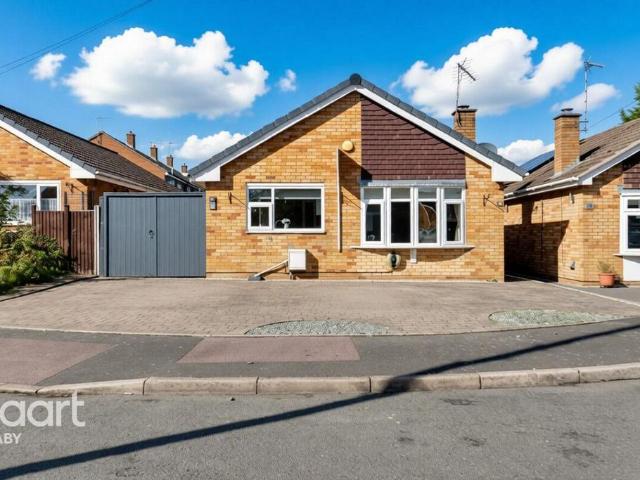 2 bedroom detached bungalow for sale