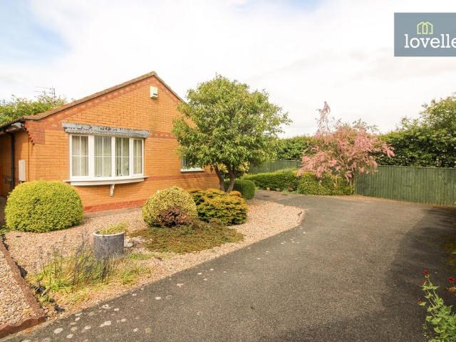 2 bedroom detached bungalow for sale