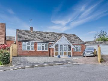2 bedroom detached bungalow for sale