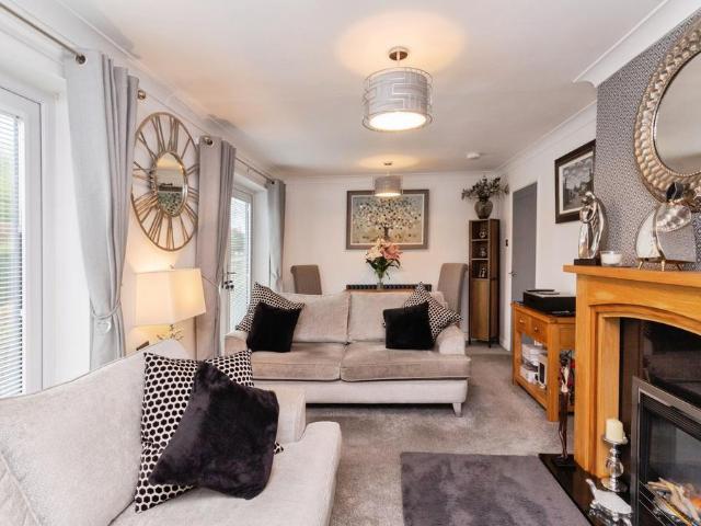 2 bedroom detached bungalow for sale