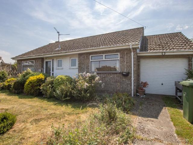 2 bedroom detached bungalow for sale
