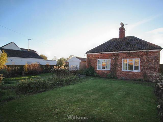 2 bedroom detached bungalow for sale