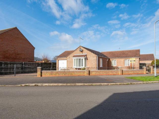 2 bedroom detached bungalow for sale