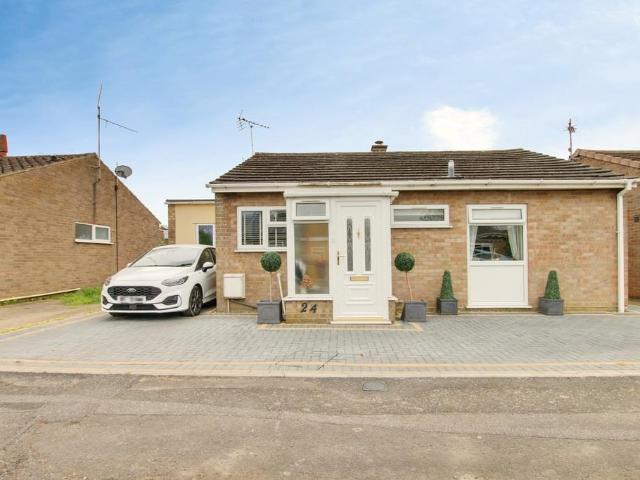 2 bedroom detached bungalow for sale