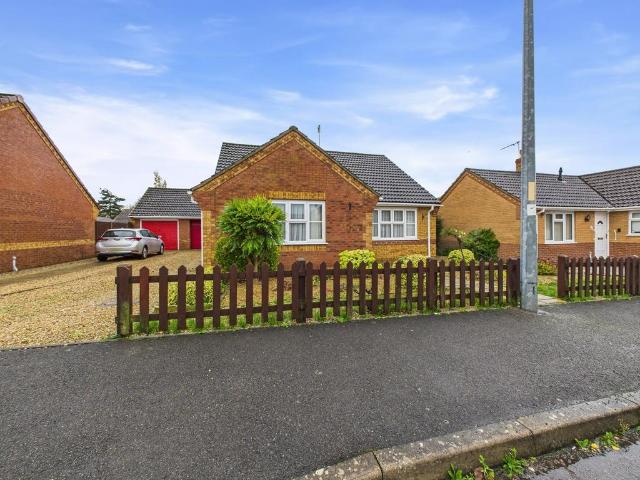2 bedroom detached bungalow for sale