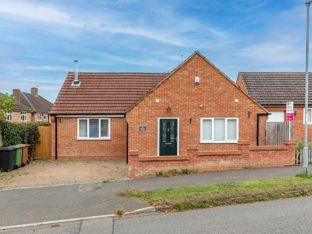 2 bedroom detached bungalow for sale