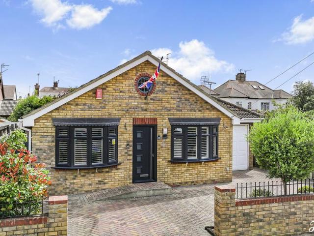 2 bedroom detached bungalow for sale