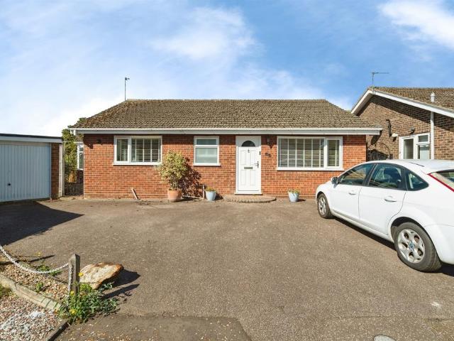 2 bedroom detached bungalow for sale