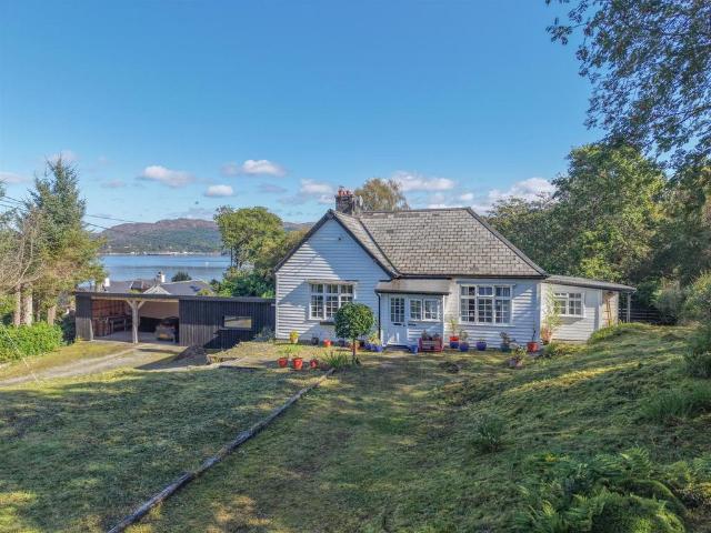 2 bedroom detached bungalow for sale