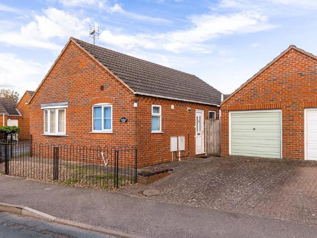 2 bedroom detached bungalow for sale