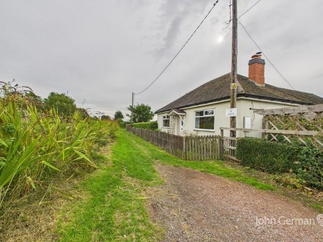 2 bedroom detached bungalow for sale