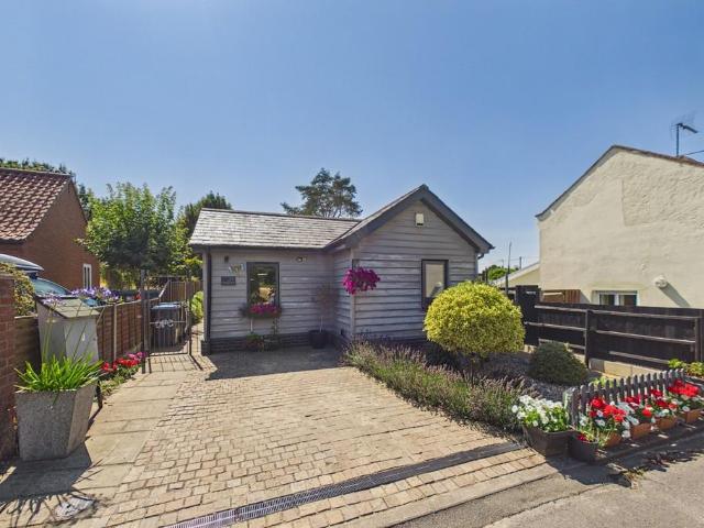 2 bedroom detached bungalow for sale
