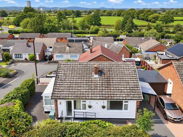 2 bedroom detached bungalow for sale