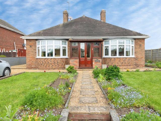 2 bedroom detached bungalow for sale