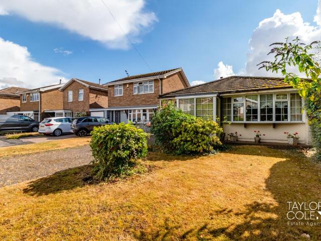 2 bedroom detached bungalow for sale