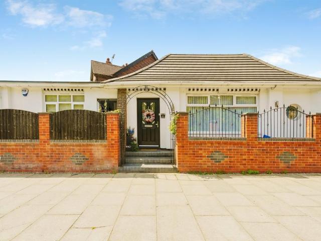 2 bedroom detached bungalow for sale