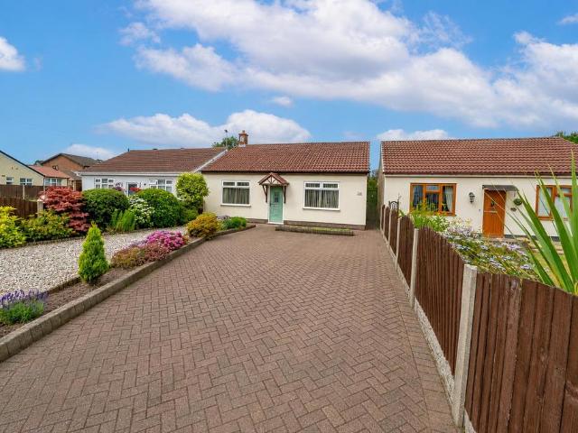 2 bedroom detached bungalow for sale