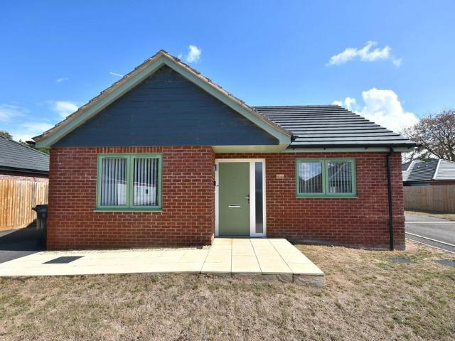 2 bedroom detached bungalow for sale