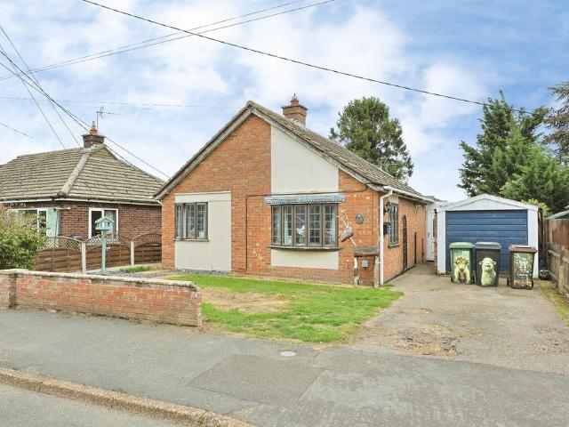 2 bedroom detached bungalow for sale
