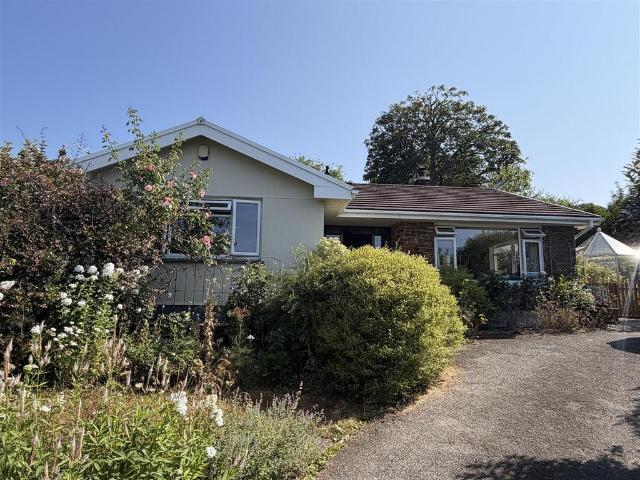 2 bedroom detached bungalow for sale