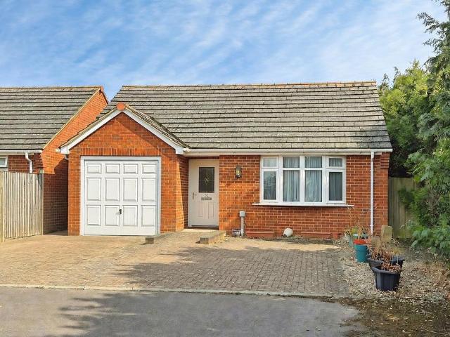 2 bedroom detached bungalow for sale