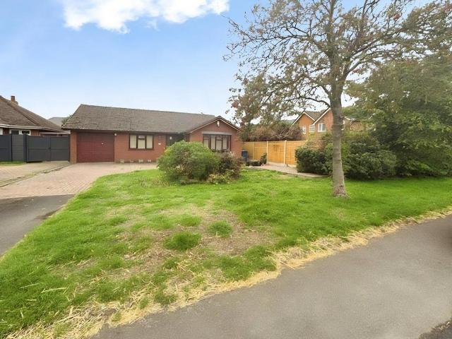 2 bedroom detached bungalow for sale