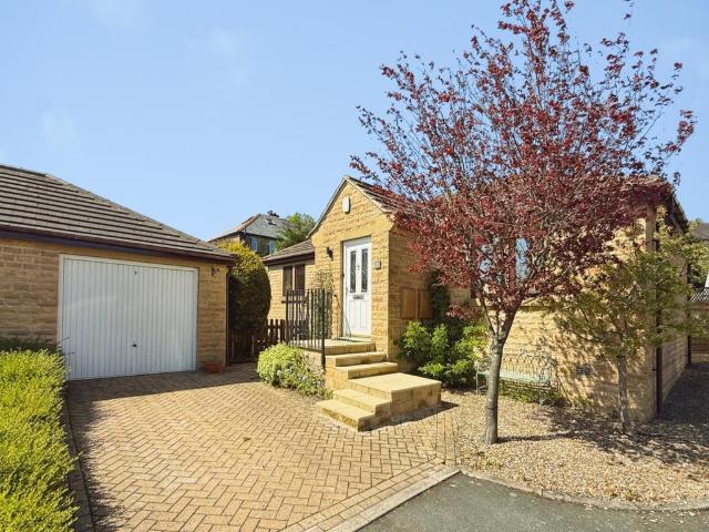 2 bedroom detached bungalow for sale