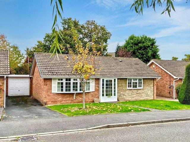 2 bedroom detached bungalow for sale